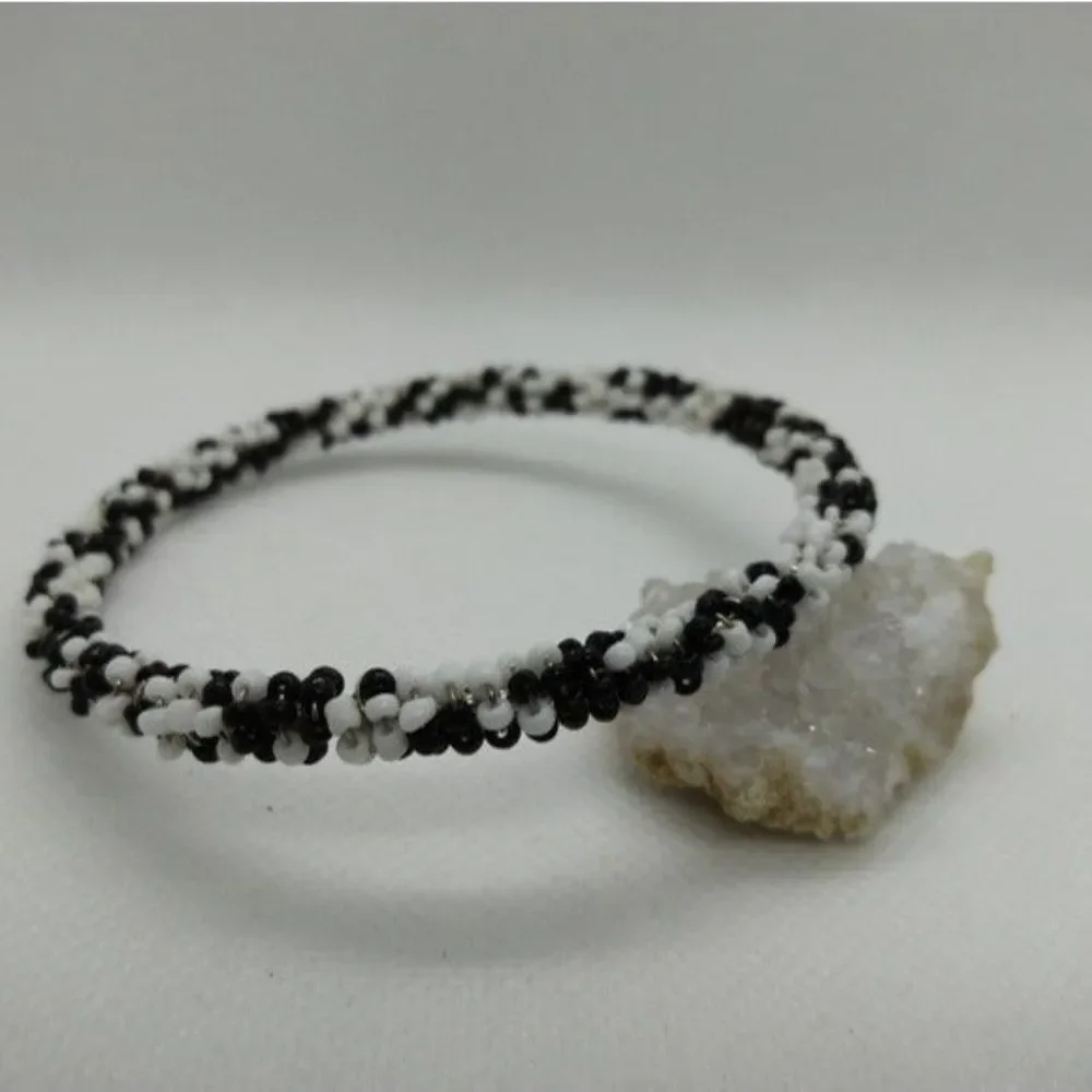 Vintage Black and white‎ beaded speckled bracelet